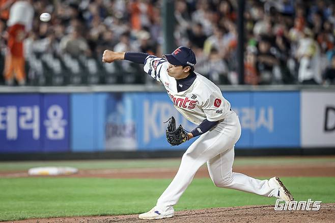 롯데 구승민이 17일 사직구장에서 열린 한화와 홈경기에 구원등판해 역투하고 있다. 사진제공｜롯데 자이언츠
