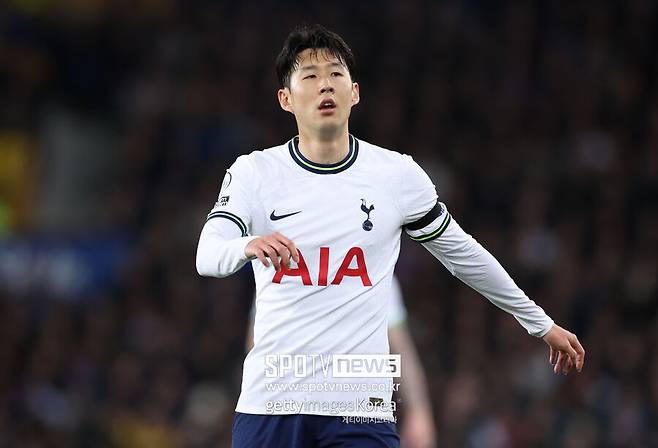 ▲ 손흥민은 여러 빅클럽의 이적 제안에도 불구하고 팀에 남아 우승을 위해 싸운 몇 안 되는 선수 중 한 명이다. 해리 케인, 크리스티안 에릭센 등 많은 스타들이 팀을 떠나 다른 곳에서 우승을 꿈꾸었지만, 손흥민은 끝까지 팀에 남아 목표를 이뤄냈다. 그가 어디로 가든, 그 선택은 존중받아야 마땅하다.