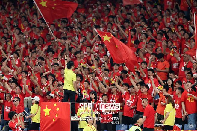 ▲ 중국은 이번에도 월드컵 진출에 실패했다. 지난 10일 충칭에서 펼친 아시아지역 3차예선 최종전에서 바레인을 꺾고 유종의 미는 거뒀으나, 목표 달성으로 이어지지 않았다. 상위 1~2위에 주어지는 월드컵 본선 직행 티켓은 일찌감치 놓친 가운데 플레이오프 격인 4차예선에 나설 조 3~4위 진입에도 실패했다. 그저 조 최하위 탈출에 만족해야 했다.