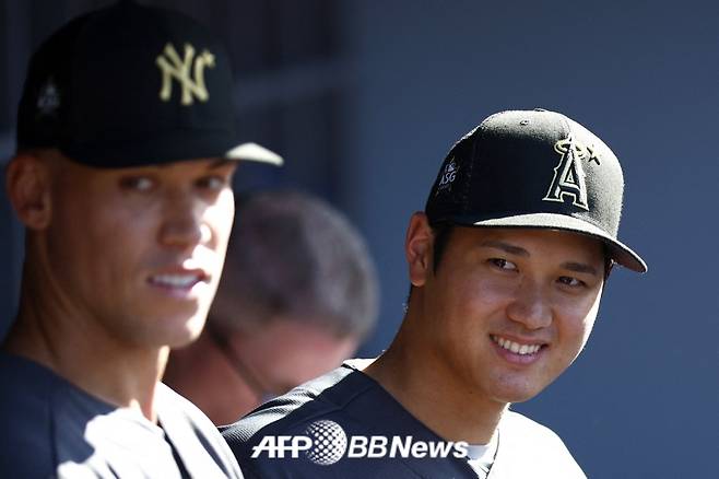 지난 2022년 7월 올스타로 선정된 애런 저지(왼쪽)와 오타니 쇼헤이(당시 LA 에인절스 소속)의 모습. /AFPBBNews=뉴스1