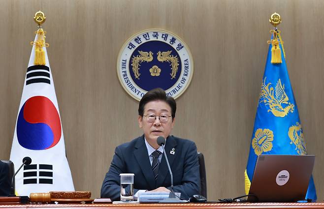 이재명 대통령이 24일 서울 용산 대통령실 청사에서 열린 국무회의에서 발언하고 있다. [사진 | 뉴시스]