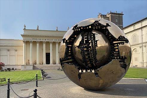 바티칸 박물관 솔방울정원에 전시된 '천체 안의 천체' [바티칸 박물관 홈페이지 캡처. 재판매 및 DB 금지]