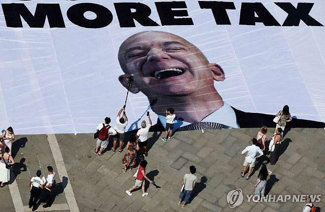 '베이조스, 세금 더 내라' [로이터 연합뉴스. 재판매 및 DB 금지]