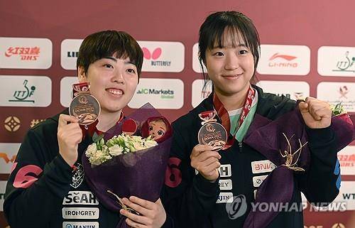 세계탁구선수권 여자복식 동메달을 합작한 신유빈(오른쪽)과 유한나 [연합뉴스 자료 사진]