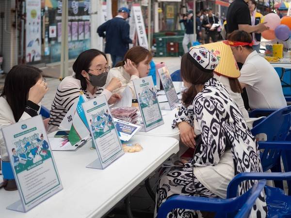 소외지역 찾아가는 이동상담 현장.[사진=경기도외국인인권지원센터]