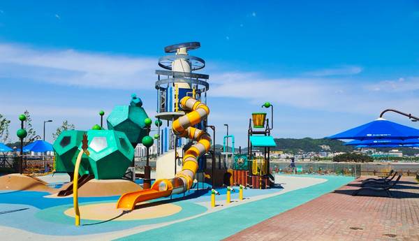 송도국제도시 랜드마크1호 체육공원 물놀이터 시설 전경. <인천시설공단 제공>