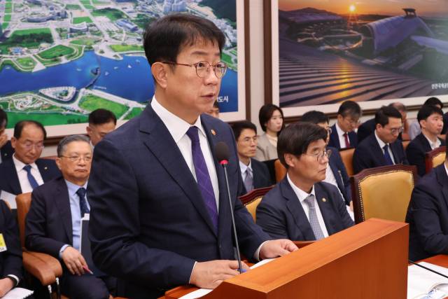 박상우 국토교통부 장관이 25일 국회 국토교통위원회 전체회의에서 2025년도 제2회 추가경정예산안에 관해 제안설명을 하고 있다. 연합뉴스
