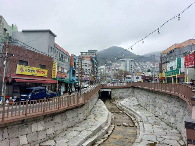 2011년부터 2021년까지 370억 원이 투입된 초량천 생태하천 복원 사업 1단계 구간. 부산일보DB