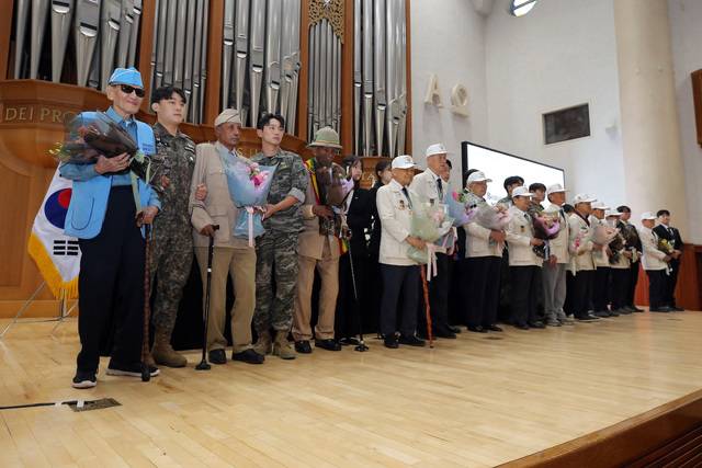 24일 계명대 총학생회가 주관한 '6.25전쟁 제75주년 추념식'에 참전용사들이 참여하고 있다. 계명대 제공