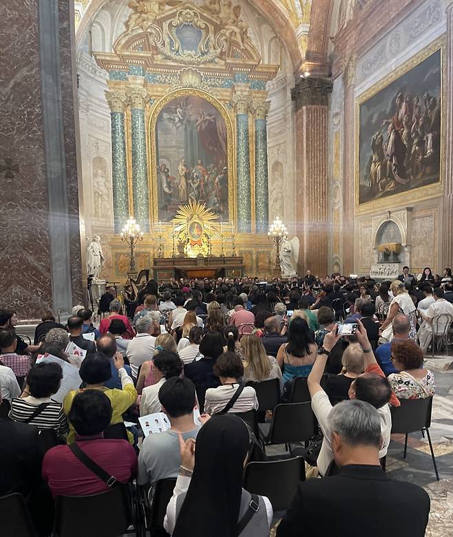 제주4·3 평화레퀴엠 추진위원회 등은 지난 24일 오후 7시(현지시간) 바티칸과 인접한 산타마리아 델리 안젤리 에데이 마르티니 성당에서 '제주4·3 평화레퀴엠' 공연을 선보였다.