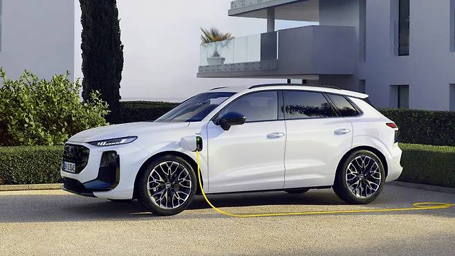 아우디 신형 Q3 e 하이브리드