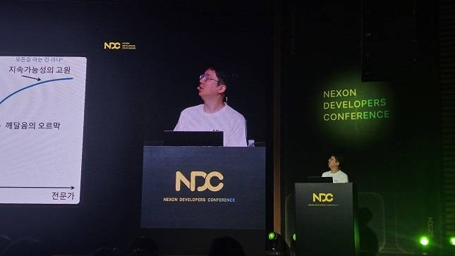 최가운 넥슨 선임연구원이 25일 성남시 경기창조경제혁신센터에서 열린 NDC 2025에서 '이미지 생성 AI R&D, 내 딸을 메이플 캐릭터로?'를 주제로 발표하고 있다. /사진=비즈워치