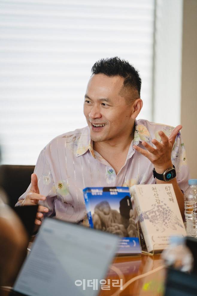 ‘2025 서울국제도서전’을 찾은 대만 작가 천쓰홍. (사진=민음사)