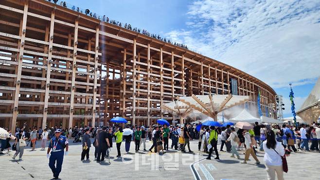 2025 오사카 간사이 엑스포를 상징하는 건축물인 오야네 링(그랜드 링)