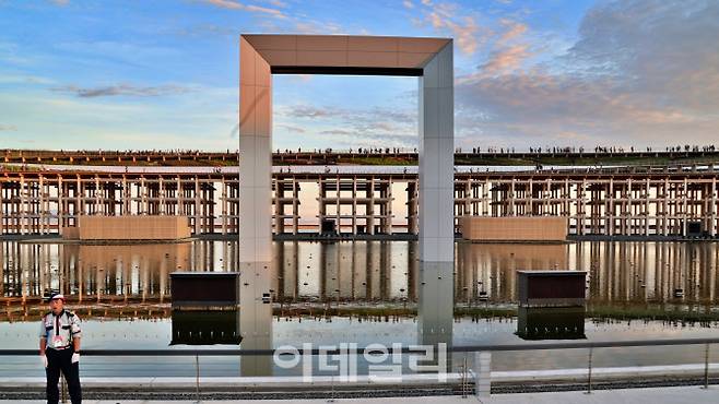 2025 오사카 간사이 엑스포를 상징하는 건축물인 오야네 링(그랜드 링)
