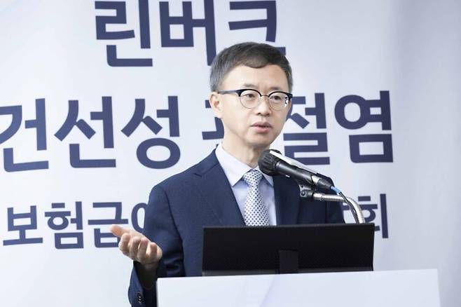 홍승재 경희대병원 류마티스내과 교수는 "관절 통증이나 피로감, 아침 강직 같은 증상이 반복된다면 건선성 관절염의 조기 진단과 치료가 무엇보다 중요하다"고 강조했다.