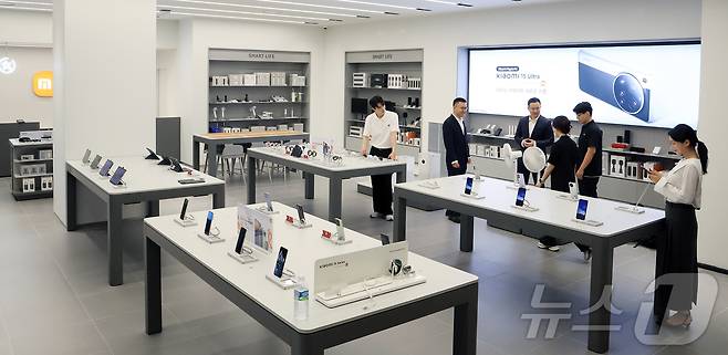 중국 IT·가전 브랜드 샤오미가 IFC몰 여의도에 국내 첫 공식 오프라인 매장을 오픈했다. 2025.6.25/뉴스1 ⓒ News1 김진환 기자