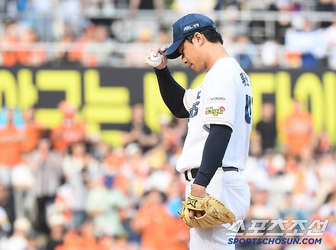 31일 창원 NC파크에서 열린 한화-NC전. 있다. 9회초 실점한 류진욱이 아쉬워하고 있다. 창원=정재근 기자 cjg@sportschosun.com/2025.5.31/