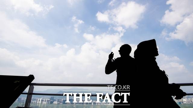 전국에 내리던 장맛비가 25일 오후부터 소강상태에 접어든다. 비는 27일 오후부터 수도권과 충청권에서 다시 내리기 시작해 주말인 28일 전국으로 확대될 전망이다. / 더팩트DB