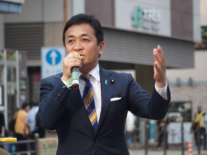 지난 13일 일본 도쿄 오이마치역 앞에서 도쿄도의회 의원 선거 거리 유세를 하고 있는 다마키 유이치로 국민민주당 대표/마이니치신문 디지털