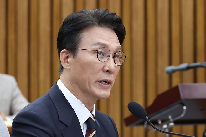 김민석 국무총리 후보자가 25일 오전 서울 여의도 국회에서 열린 인사청문회에 출석해 의원 질의에 답하고 있다. /뉴스1