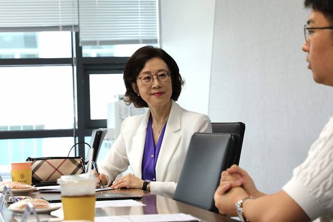 '제도 사각지대'에 놓여 힘겹게 육아와 연구를 병행해야 하는 청년과학자를 위한 방안을 고민하기 위해 문애리 WISET 이사장, 정진택 고려대 기계공학과 교수(대구경북과학기술원 이사장), 정남호 KAIST 기혼자 자치회 회장(전기 및 전자공학부 박사과정생)이 20일 서울 WISET 사무실에서 모였다. WISET 제공