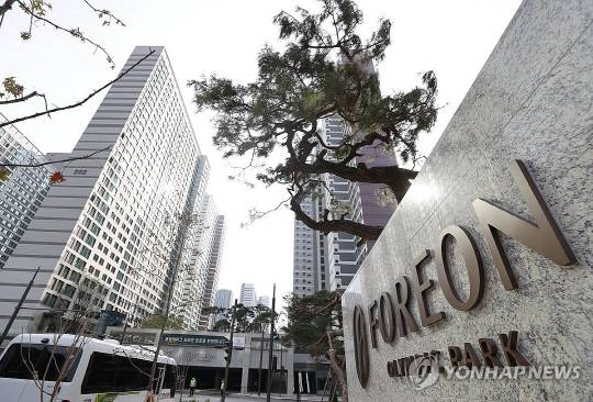 서울 강동구 옛 둔촌주공아파트를 재건축 한 '올림픽파크포레온' 전경. [연합뉴스]