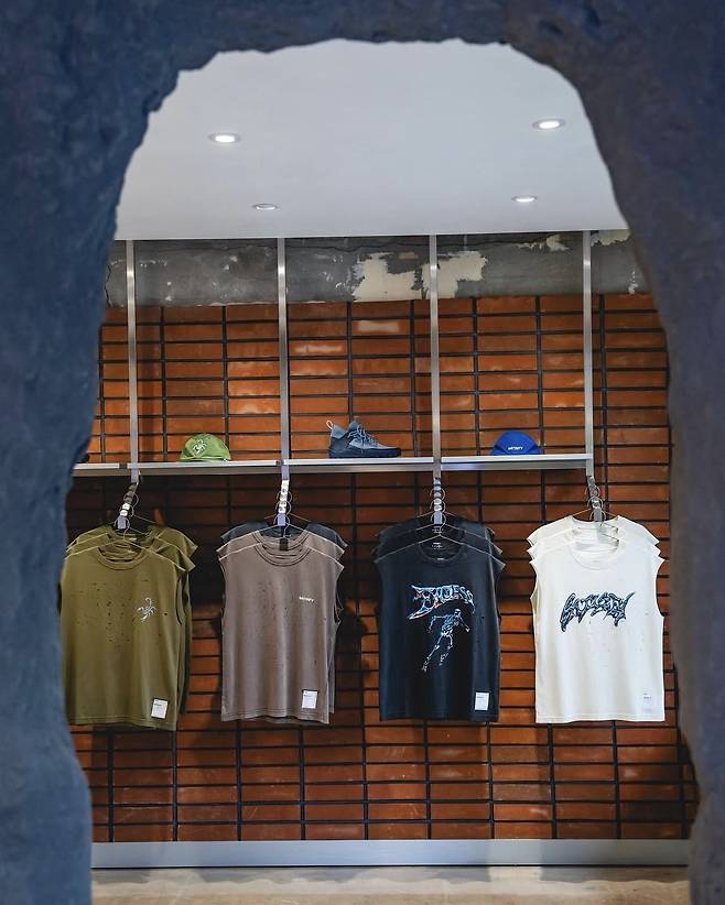 @outofall.store