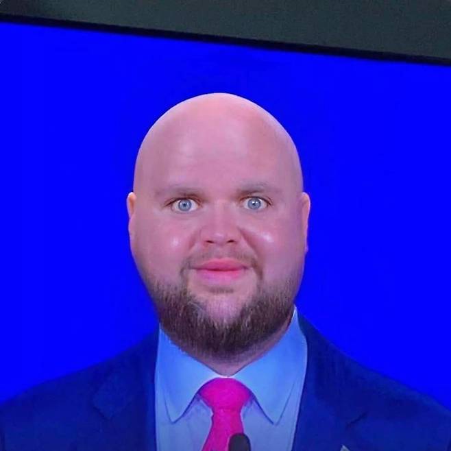 0_JD-vance-memejfif.webp.ren.jpg 미국 입국 금지 사유: JD벤스 부통령 대머리 밈 사진 보유