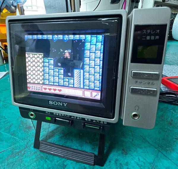 소니 9인치 미니 TV로 즐기는 원더보이. 사진 보다 실제로 보면 화질이 좋다