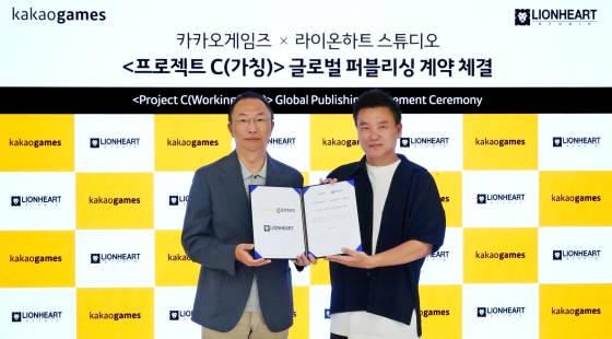 카카오게임즈 한상우 대표(좌)와 라이온하트스튜디오 김재영 의장