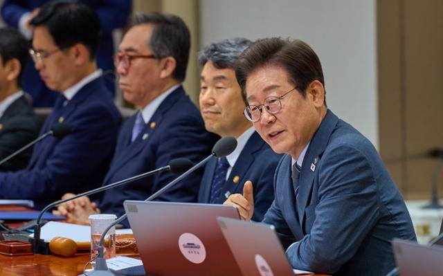이재명 대통령이 24일 서울 용산 대통령실 청사에서 열린 국무회의에서 발언하고 있다. 뉴스1