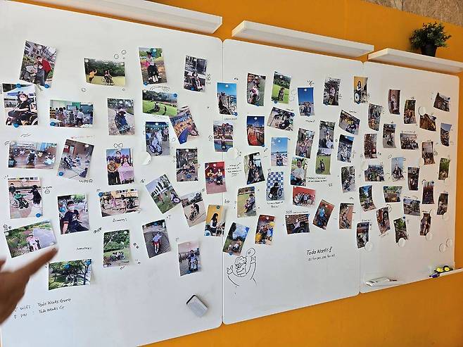 토도 드라이브를 사용하는 아동, 청소년의 부모와 교사들이 보낸 사진 / 출처=IT동아