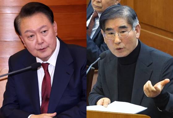 윤석열 전 대통령(왼쪽)과 김용현 전 국방부 장관이 지난 1월 23일 오후 서울 종로구 헌법재판소에서 열린 탄핵심판 4차 변론기일에 출석해 있다. 사진 헌법재판소