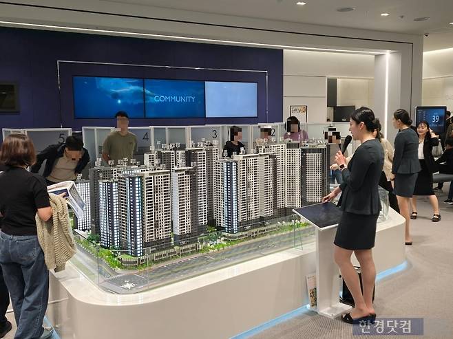 서울시 송파구 문정동에 있는 래미안갤러리에 마련됐던 '잠실 래미안아이파크' 모형도. 사진=이송렬 기자.