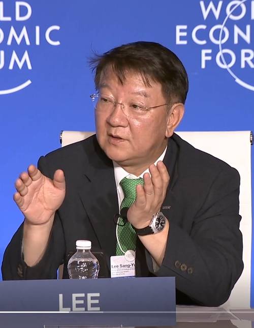 이상엽 KAIST 연구부총장이 24일 중국 톈진에서 ‘10대 유망기술’ 선정 배경을 설명하고 있다. [사진 = WEF 홈페이지 캡처]