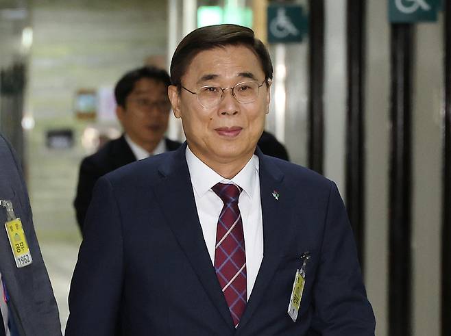 이종석 국가정보원장 후보자가 19일 오후 서울 여의도 국회 정보위원회에서 대북·안보 관련 질의를 위해 비공개로 진행되는 인사청문회에 참석하고 있다. [연합뉴스]