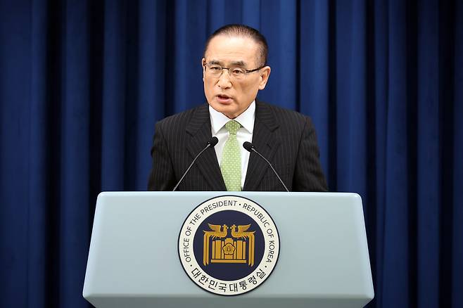 위성락 국가안보실장이 15일 서울 용산 대통령실에서 이재명 대통령 캐나다 G7 정상회의 참석 관련 설명을 하고 있다. [연합]