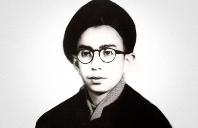 하메네이의 젊은 시절 모습 [위키피디아]