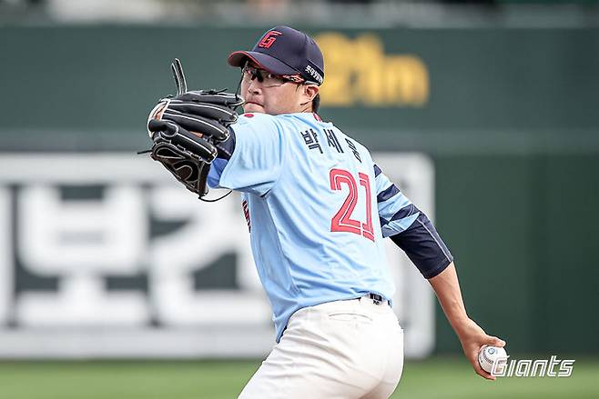[서울=뉴시스]프로야구 롯데 자이언츠의 선발 투수 박세웅이 지난 22일 사직구장에서 열린 2025 신한 쏠뱅크 KBO리그 삼성 라이온즈와의 경기에 선발 등판해 3이닝 8피안타(1홈런) 6실점으로 부진했다. (사진=롯데 자이언츠 제공) 2025.06.24. photo@newsis.com *재판매 및 DB 금지