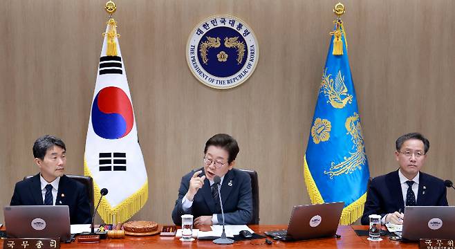 이재명 대통령이 24일 서울 용산 대통령실 청사에서 열린 국무회의를 주재하며 발언하고 있다. 연합뉴스