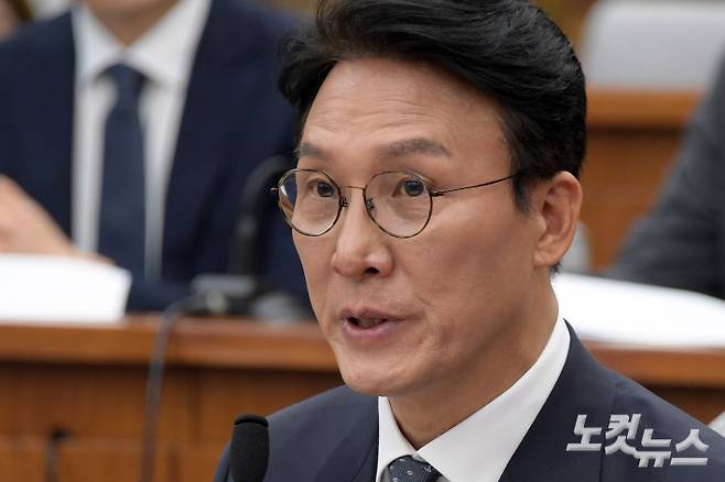 김민석 국무총리 후보자가 24일 서울 여의도 국회에서 열린 인사청문회에서 의원 질의에 답변을 하고 있다. 윤창원 기자