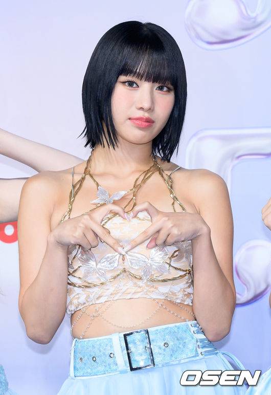 [OSEN=이대선 기자] 21일 오후 인천 영종도 인스파이어 아레나에서 ‘2024 SBS 가요대전 서머(2024 SBS 가요대전 Summer)’ 블루카펫 행사가 열렸다.‘2024 SBS 가요대전 Summer’는 잔나비를 비롯해 NCT 127, 온앤오프, Stray Kids, (여자)아이들, 투모로우바이투게더, 이영지, CRAVITY, WOOAH, STAYC, 엔하이픈, NMIXX, IVE, 르세라핌, 뉴진스, xikers, KISS OF LIFE, ZEROBASEONE, NCT WISH, 아일릿까지 총 20팀의 아티스트가 출연한다.그룹 키스오브라이프 나띠가 블루카펫을 밟고 있다. 2024.07.21 /sunday@osen.co.kr