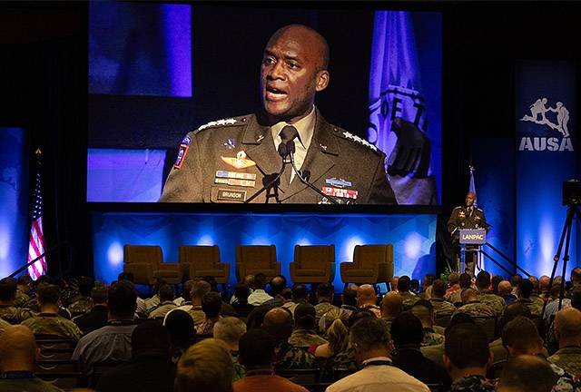 ▲ 제이비어 브런슨 주한미군사령관이 5월 15일(현지시간) 하와이 호놀룰루에서 열린 태평양 지상군 심포지엄에서 기조연설을 하고 있다. 브런슨 사령관은 동북아시아에서 억지력을 유지하고 지역 안보를 확보하는 데 지상군의 역할이 매우 중요하다고 강조했다. ⓒ미 국방부