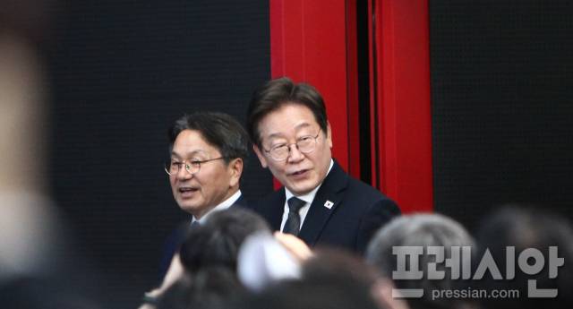 ▲25일 오후 광주 국립아시아문화전당에서 열린 '광주전남타운 홀미팅_대통령과의 만남' 자리에서 이재명 대통령이 지역 건의사항을 청취하고 있다.2025.6.25ⓒ프레시안(백순선)