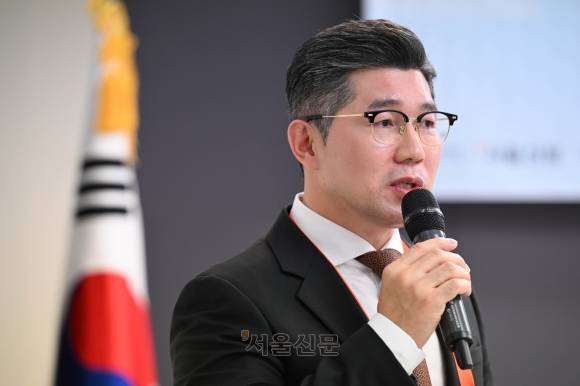 24일 서울 중구 한국프레스센터에서 열린 2025 서울신문 인구포럼에서 박현순 부영그룹 전무가 주제발표를 하고 있다. 홍윤기 기자