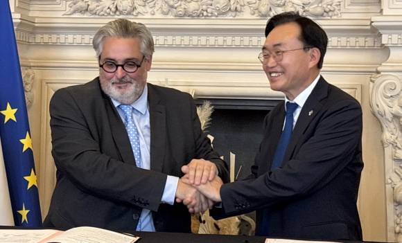 나주시는 24일프랑스 클레르몽페랑 시청에서 양 도시 간 ‘우호교류 협약’을 체결했다.