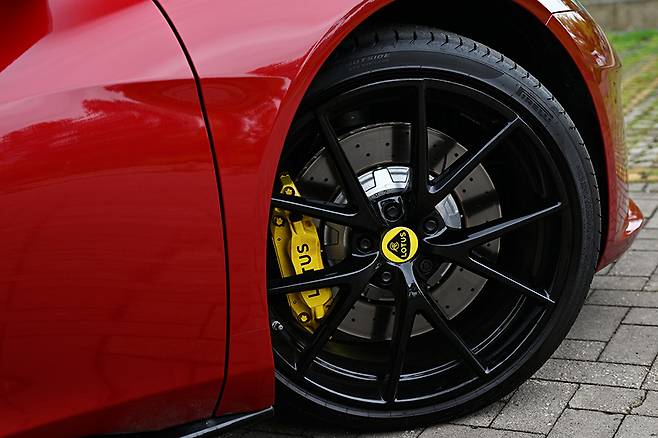 로터스 에미라 V6. 사진: 김학수 기자