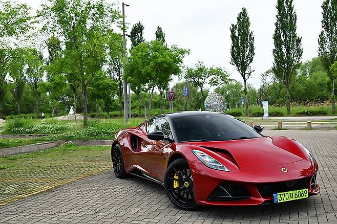 로터스 에미라 V6. 사진: 김학수 기자