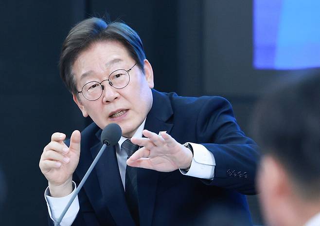이재명 대통령이 25일 광주광역시 국립아시아문화전당에서 '광주시민·전남도민 타운홀미팅'을 하고 있다. ⓒ연합뉴스